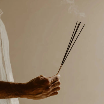 APPRENTI | cedarwood + palo sant incense